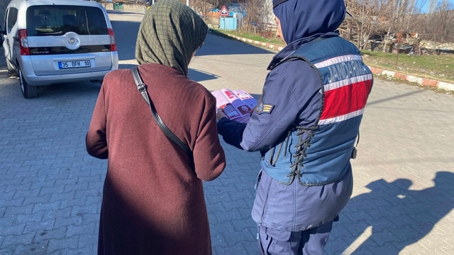 Jandarmanın kadına şiddetle mücadele etkinlikleri sürüyor