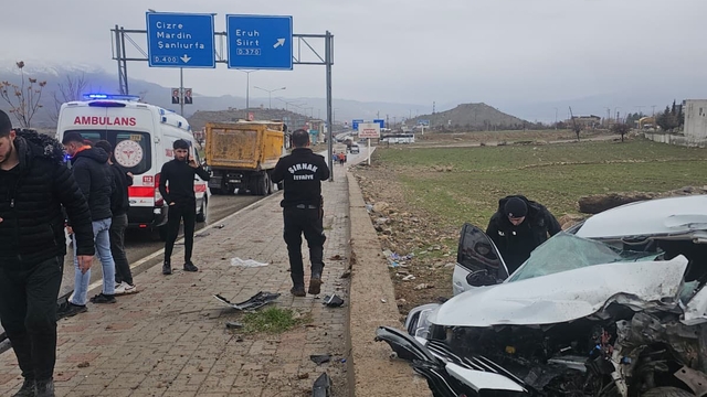 Şırnak'ta otomobil şarampole yuvarlandı: 2 yaralı