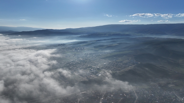 Tokat'ta oluşan sis dronla görüntülendi