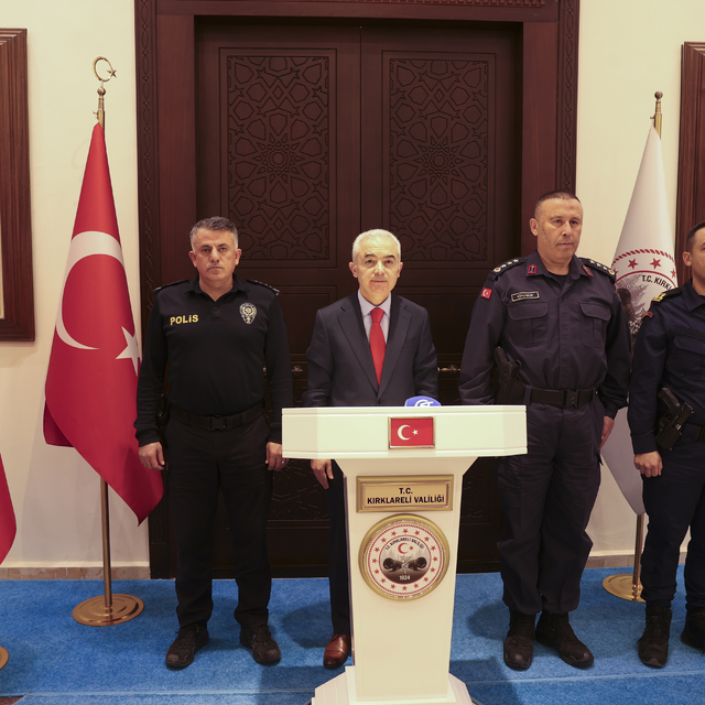 Kırklareli'nde geçen ay göçmen kaçakçılığı operasyonlarında yakalanan 14 şü...