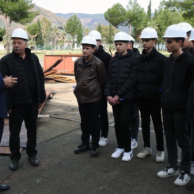 Lise öğrencilerine Aksaz Tersane Komutanlığında eğitim