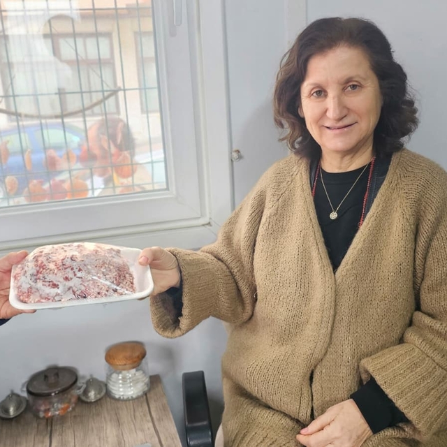 Bandırma'da Ramazan öncesi 40 aileye kıyma desteği