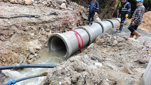 Alanya'da tıkanan menfezler Büyükşehir ekiplerince açıldı