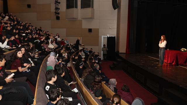 Nilüferli öğrenciler yazar Melis Sena Yılmaz ile buluştu