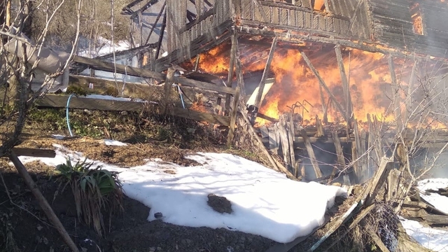 Kastamonu'da 2 katlı ev alevlere teslim oldu