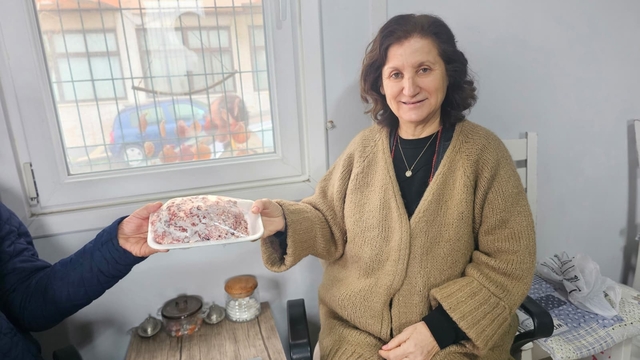 Bandırma'da Ramazan öncesi 40 aileye kıyma desteği