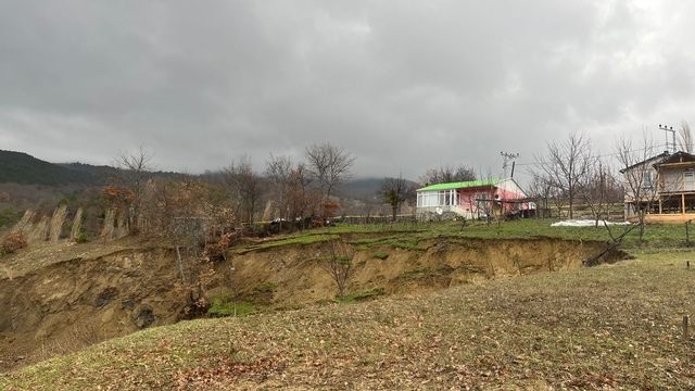 Sakarya'da heyelan meydana geldi
