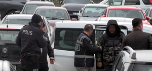 Emekli çifti dolandıran 3 şüpheli yakalandı