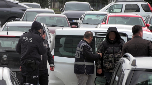 Emekli çifti dolandıran 3 şüpheli yakalandı