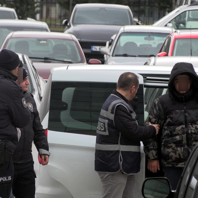 Emekli çifti dolandıran 3 şüpheli yakalandı