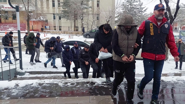 Erzurum merkezli 29 ilde siber dolandırıcılık operasyonu; 68 gözaltı