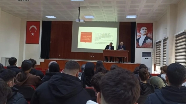 Sinop'ta gençlere dijital dolandırıcılık semineri
