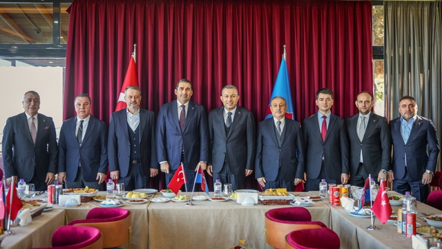 Trabzon Valisi Şahin'den bordo-mavili kulübe ziyaret