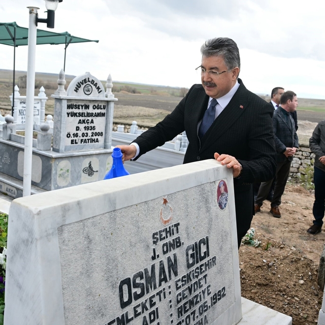 Vali Yılmaz, Şehit Jandarma Onbaşı Osman Gıcı'nın kabrini ziyaret etti