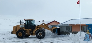 Iğdır'da ulaşıma kapanan 19 köy yolunda çalışmalar devam ediyor