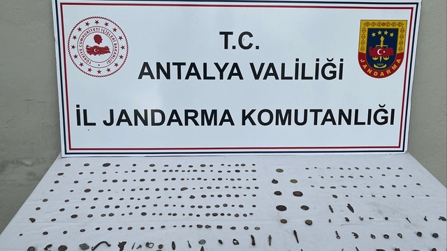 Antalya'da 281 adet tarihi eser ele geçirildi
