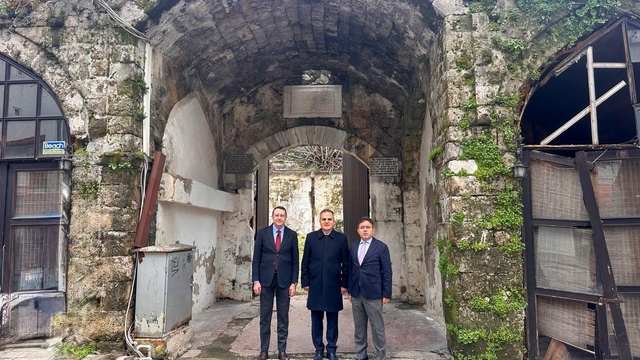 Muğla Valisi Akbıyık, Marmaris'te incelemelerde bulundu