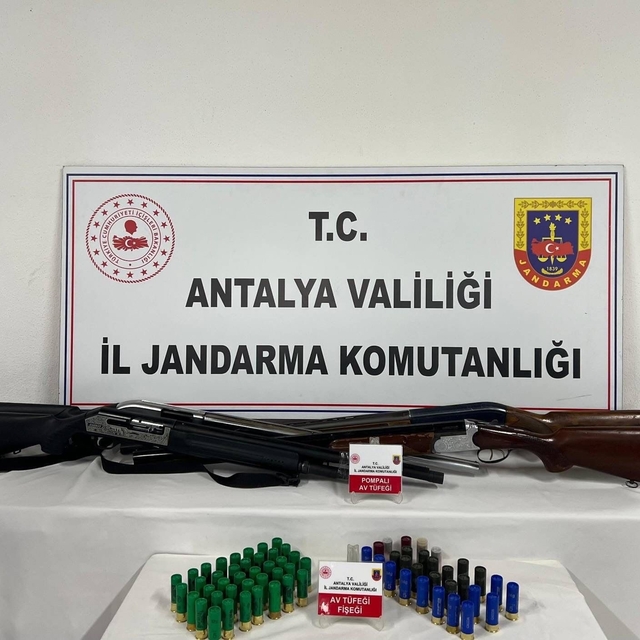 Antalya'da ruhsatsız 4 av tüfeği ele geçirildi