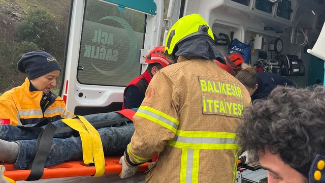 Balıkesir'de tırın devrilmesi sonucu 1 kişi yaralandı