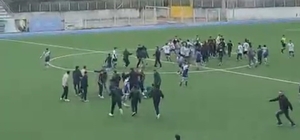 Adana'da liseli gençlerin maç heyecanı çıkan kavgayla yarıda kaldı