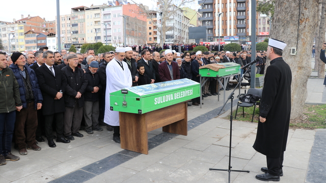Amasya'da biyogaz tesisinde gazdan zehirlenerek ölen 3 kişi son yolculuklarına uğurlandı