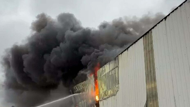 Balıkesir'de depoda yangın