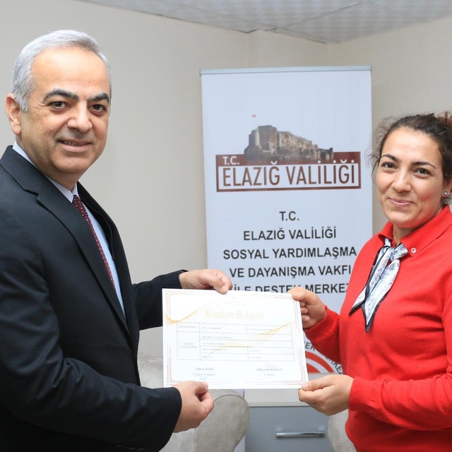 Elazığ aile destek merkezi kursiyerlerine sertifika