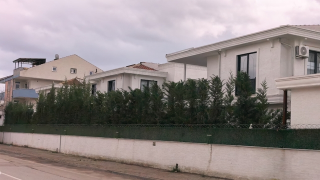 Cam silerken 4 metreden düştü