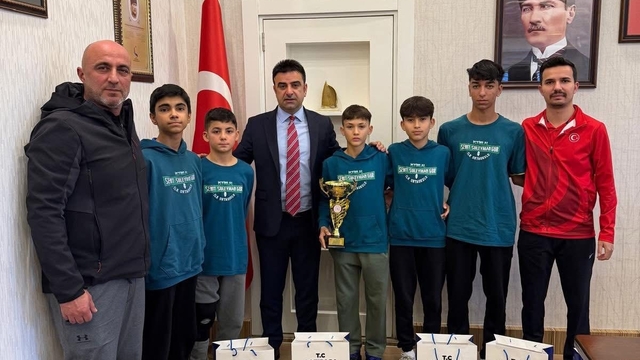 Gazipaşa'yı temsil eden badminton takımı Antalya şampiyonu oldu