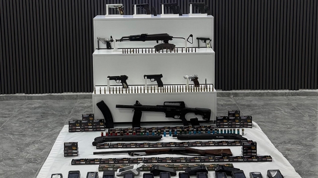 Osmaniye merkezli tefecilik ve silah ticareti operasyonunda yakalanan 15 zanlı tutuklandı