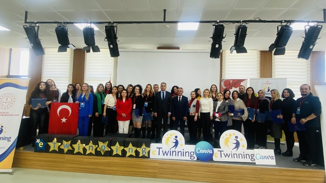 Aksu'da öğretmenlere dijital dönüşüm konusunda uygulamalı eğitim