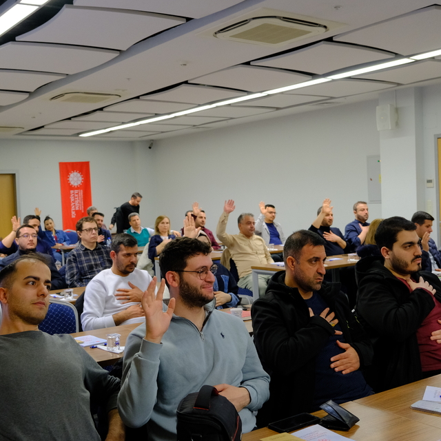 Adana'da gazetecilere diksiyon ve yapay zeka eğitimi verildi