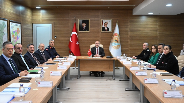 Denizli'de kamu kurumlarının çalışmaları masaya yatırıldı
Ramazan öncesi denetimler için talimat Vali Köşger'den geldi