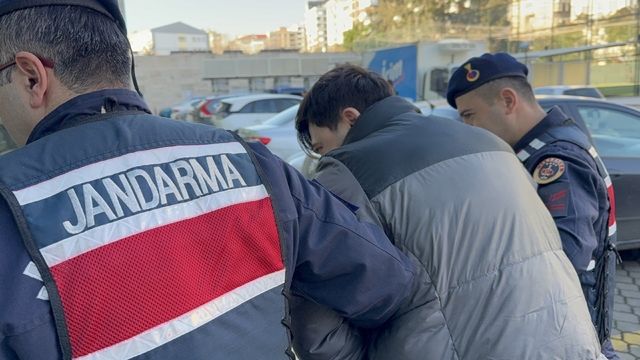 Samsun'da evinde uyuşturucu ve silahla yakalanan şahıs tutuklandı