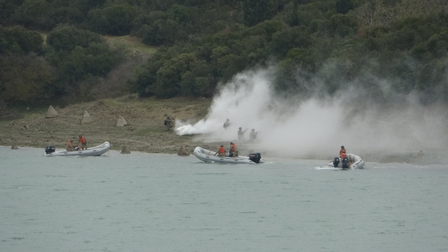 Mehmetçik Çanakkale'de "Durgun Sulardan Geçiş Eğitimi" gerçekleştirdi