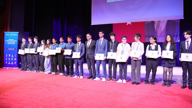 TÜBİTAK 57. Lise Öğrencileri Araştırma Projeleri İzmir Bölge Yarışması'nda ödüller verildi