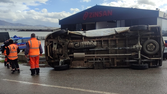 Ödemiş'te trafik kazasında 2 kişi yaralandı