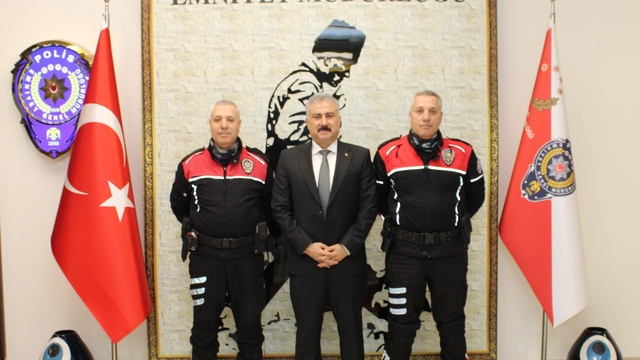 Manisa'nın ikiz polisleri emekliye ayrıldı
Aynı gün doğdular, aynı gün emekli oldular