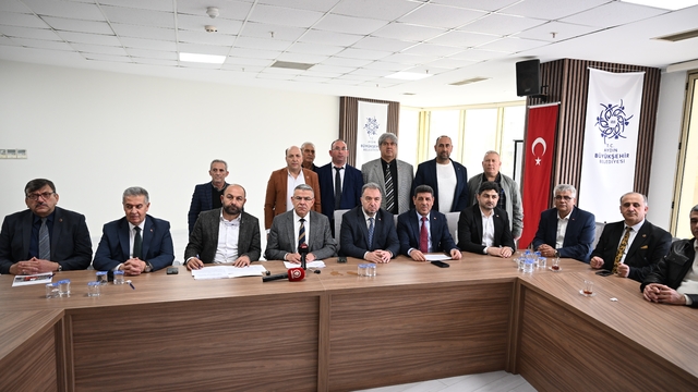 Aydın Büyükşehir'in 1,5 milyarlık yatırımına ret oyu veren CHP'ye AK Parti grubundan eleştiri
Grup Başkanvekili Gürer: "Yatırımlara engel olmak adına karar almışlar"