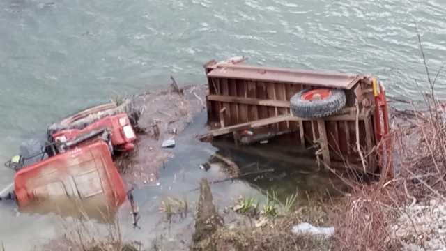Samsun'da traktörün nehre devrilmesi sonucu 1 kişi öldü, 1 kişi yaralandı