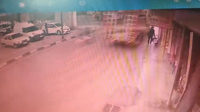 Manisa’da kamyonun üzerindeki iş makinesi lise öğrencisine çarptı