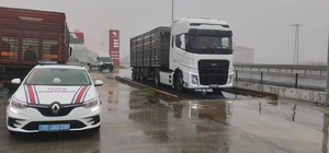 Edirne'de taşıma sınırını aşan 2 kamyon sürücüsüne 159 bin lira ceza