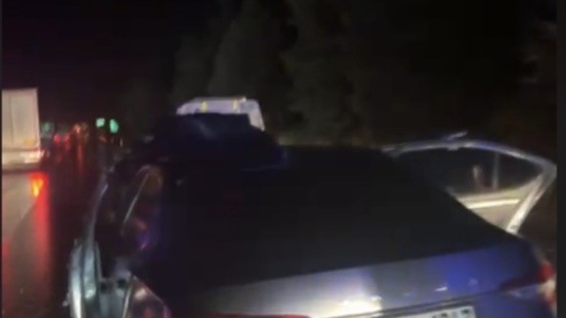 Osmaniye'de bariyerlere çarpan otomobil hurdaya döndü: 3 yaralı