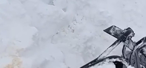 Verici istasyonundaki arızaya giden ekibin üzerine çığ düştü