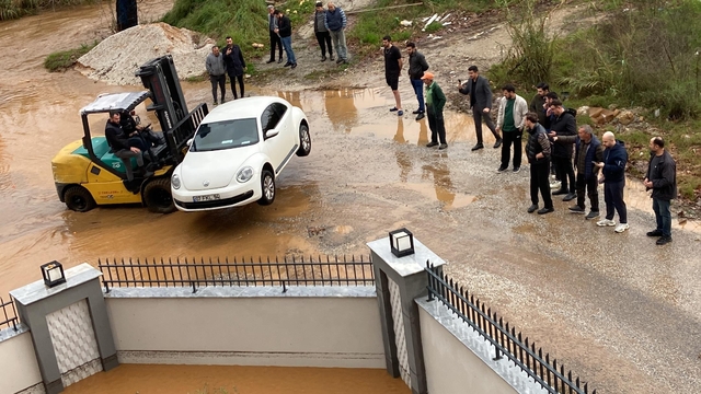 GÜNCELLEME - Alanya'da sağanak hayatı olumsuz etkiledi