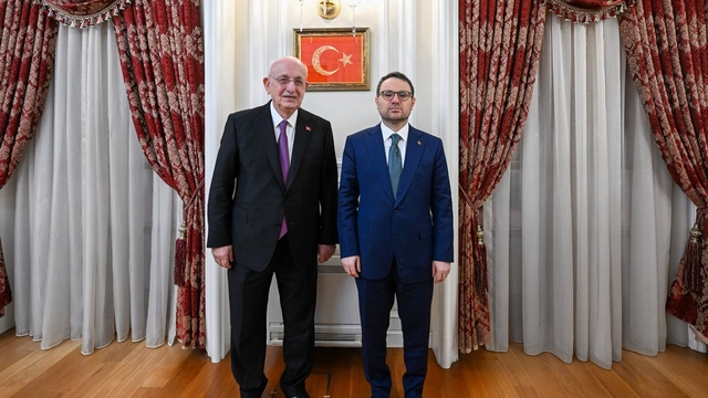 Bakan Gürlek, eski TBMM Başkanı Kahraman ile görüştü