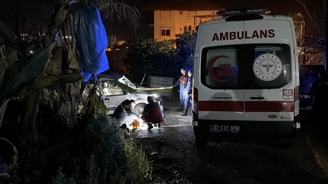 Alanya'da hafif ticari araca düzenlenen silahlı saldırıda 1 kişi öldü