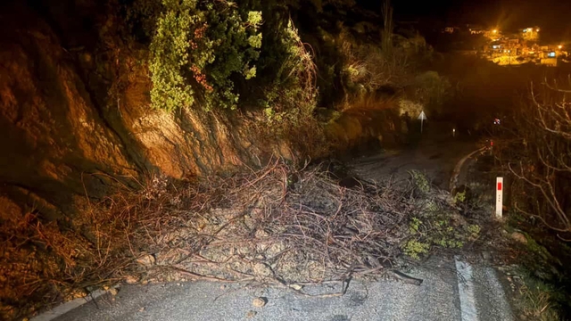 Mut'ta aşırı yağış nedeniyle kapanan yol ulaşıma açıldı