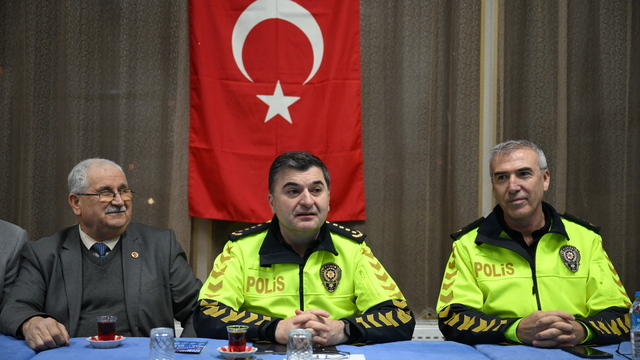 Edirne Emniyet Müdürü Ayhan, Talatpaşa Mahallesi'nde vatandaşlarla bir araya geldi