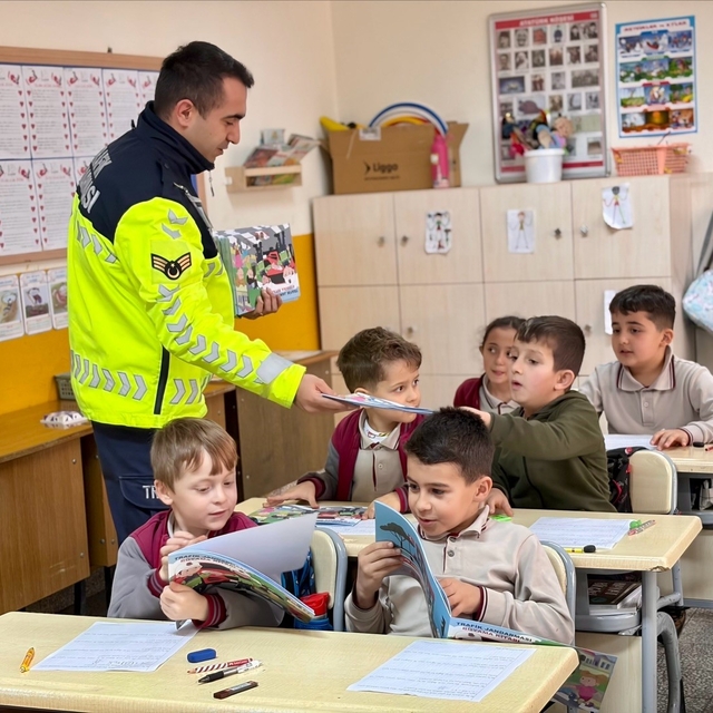 Bilecik'te 105 öğrenciye okul servisi ve trafik kuralları eğitimi